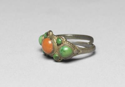 图片[3]-Silver ring with inlay of coral and turquoise, Qing dynasty, 18th c., Tibetan work-China Archive